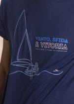 Camiseta em Poliamida Pionieri Antiodor UV 50 - Vento, Sfida e Vitoria - Azul - Image 2